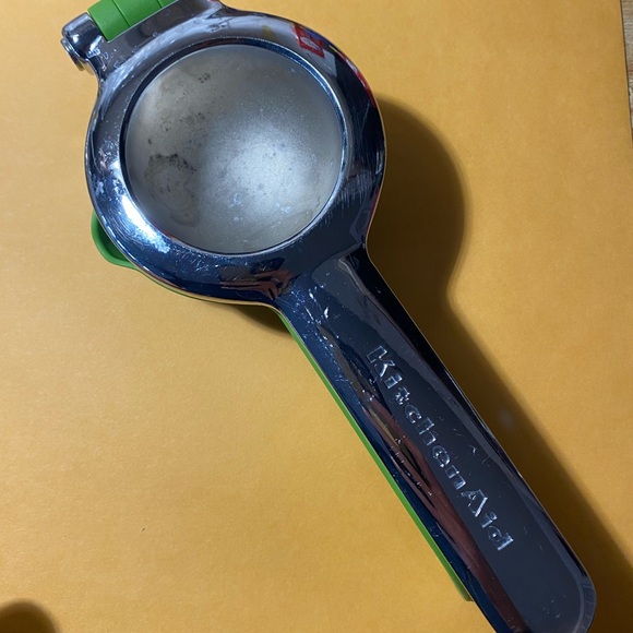 KitchenAid No Mess Citrus Squeezer. - Picture 7 of 7